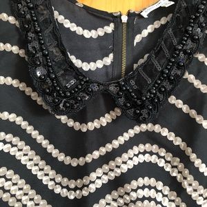 T-shirt with pearl design and embellished collar